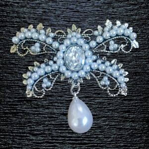 Faux Pearl Medallion Style Brooch